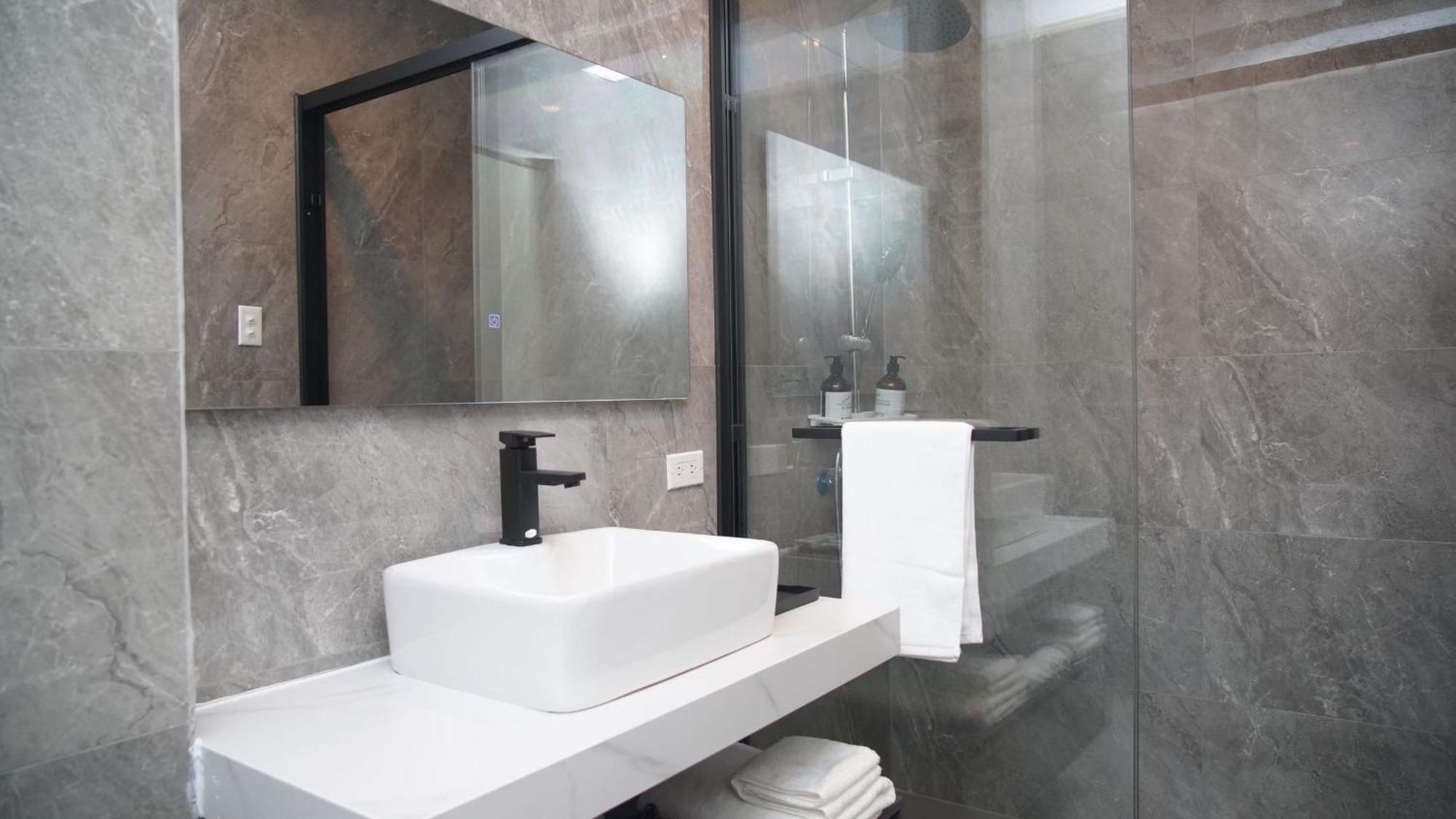 Water Bay Hotel Saipan Гарапан Екстериор снимка