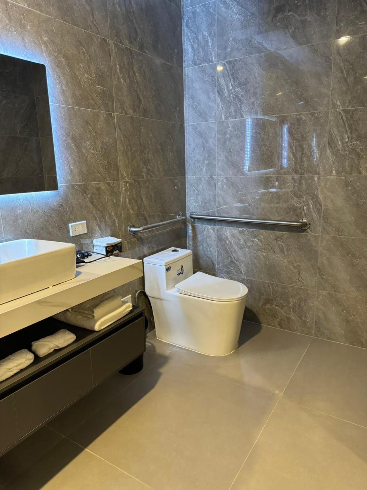 Water Bay Hotel Saipan Гарапан Екстериор снимка